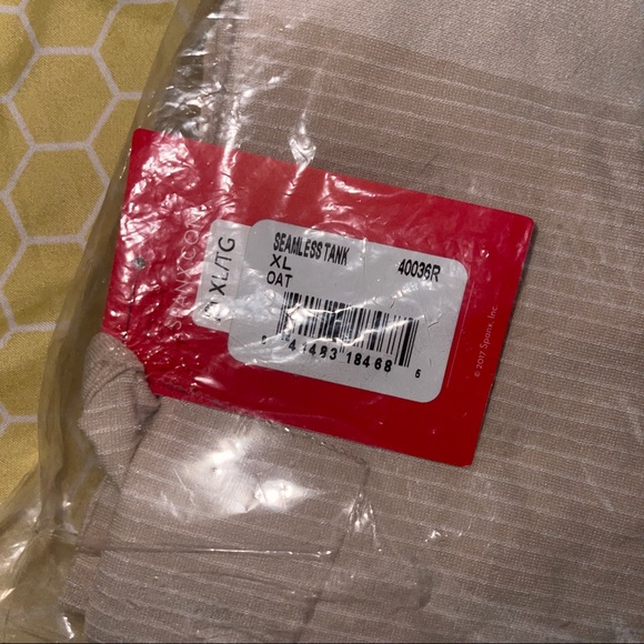 SPANX Laidback Layers Seamless Tank - Picture 4 of 5